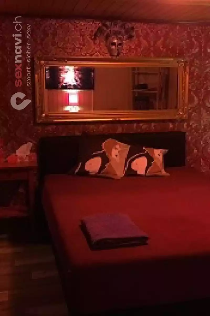 Red Roses 1. OG Red Roses 1. OG Bern Umgebung