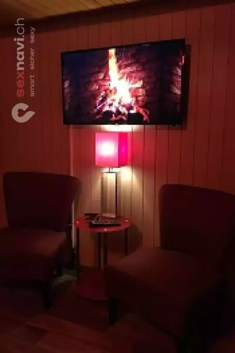 Red Roses 1. OG Red Roses 1. OG Bern Umgebung