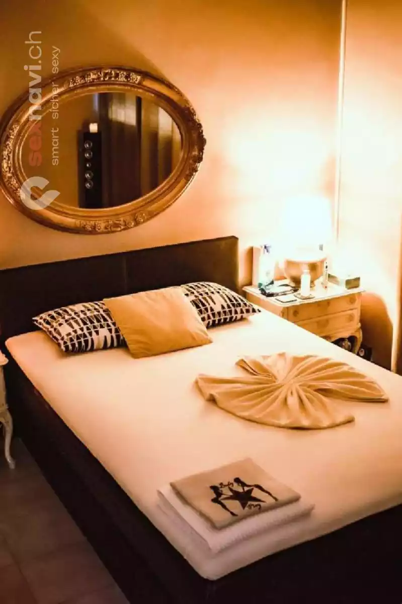 Body Play Body Play Waadt