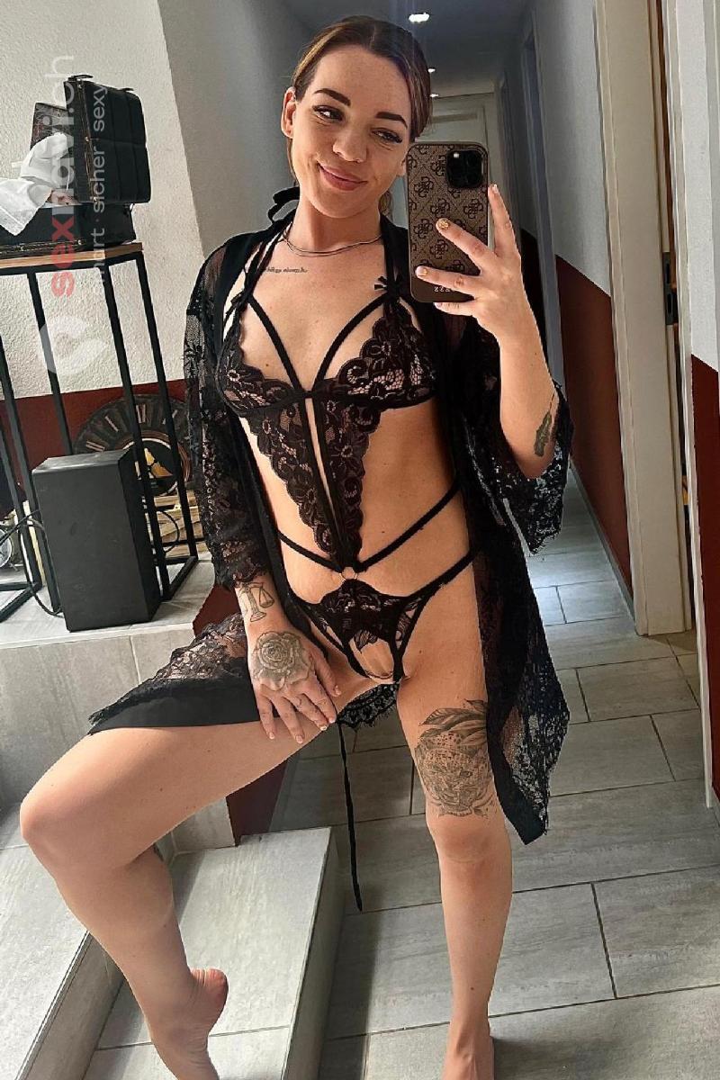 LUNA Schlank, blond, dauerfeucht. Basel, Basel, Schweiz