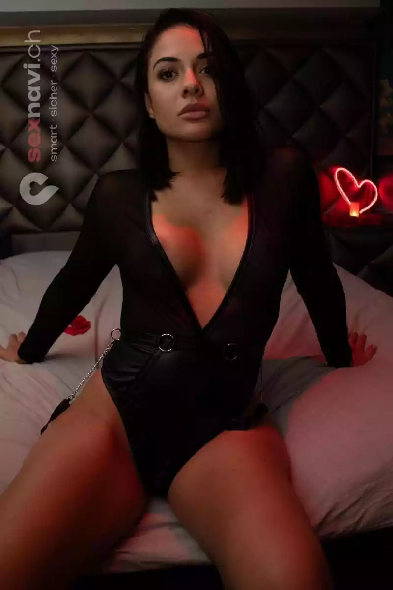 Julie BRASILIAN NYMPHO ANAL SEX Waadt, Schweiz, Neuchatel / Neuenburg, Fribourg / Freiburg