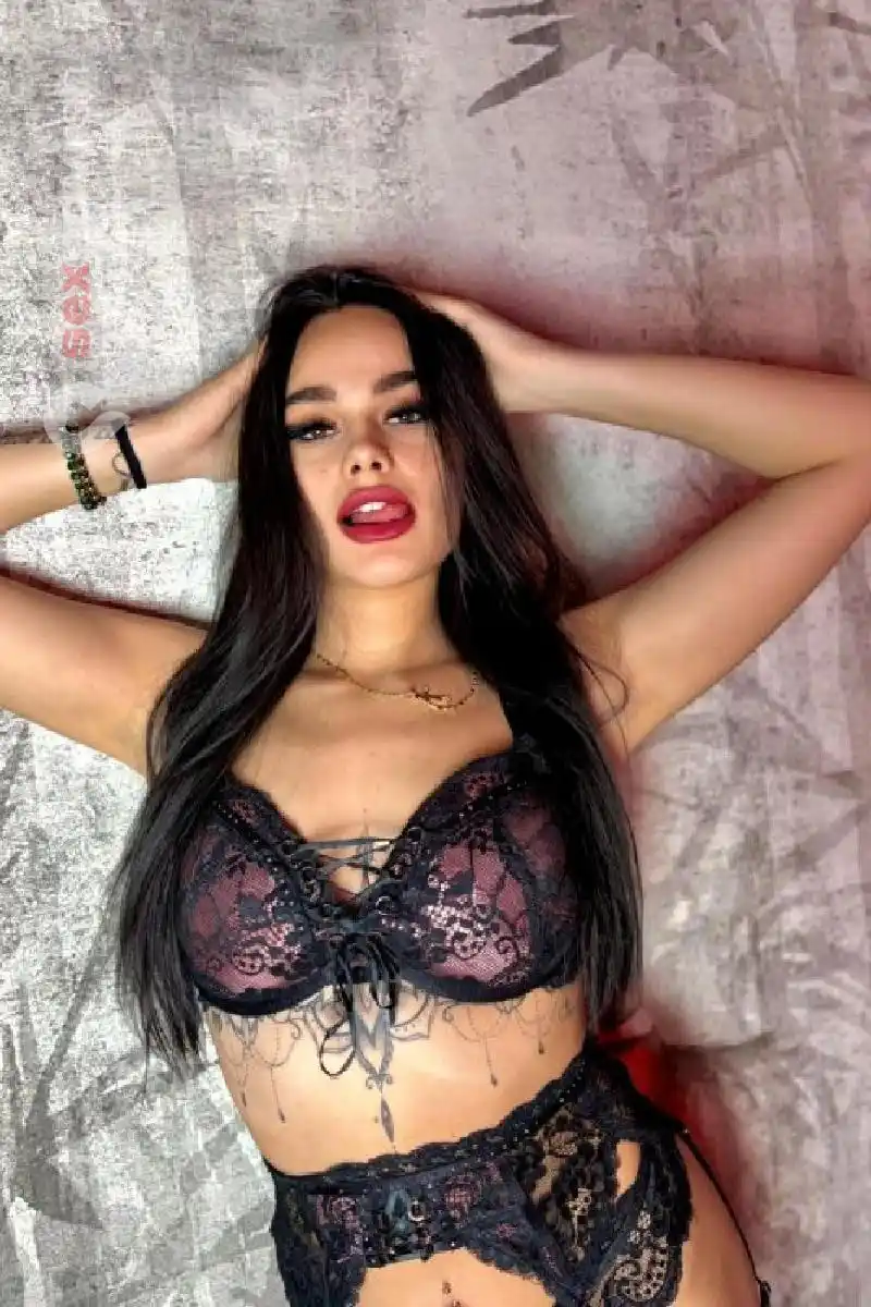 ANISSA Teenie - Heiss und feucht... Basel, Basel, Schweiz