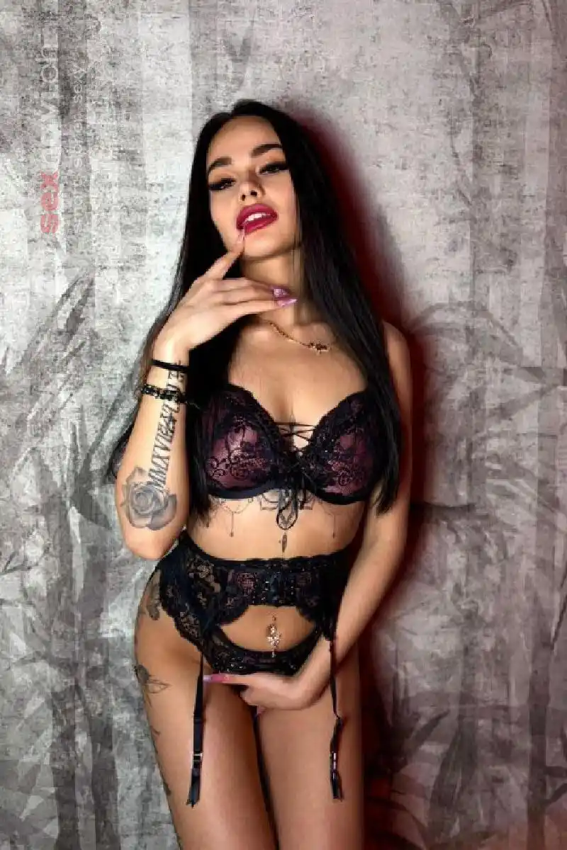 ANISSA Teenie - Heiss und feucht... Basel, Basel, Schweiz