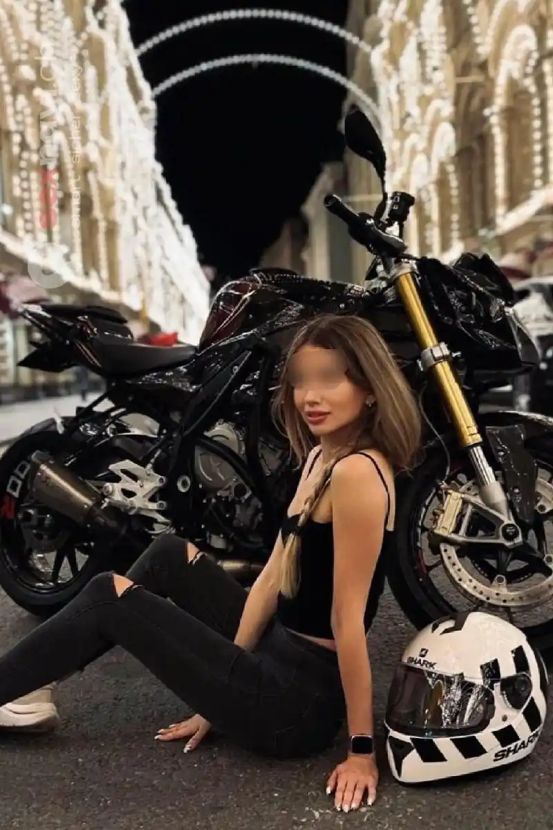 SONIA BEAUTY TOPSHOT Bern Umgebung, Bern Stadt, Schweiz, Biel/Bienne - Grenchen