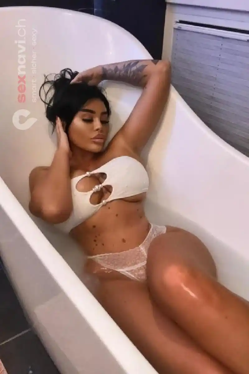 MIMI-LIBAN- Brandheiss... Basel, Basel, Schweiz