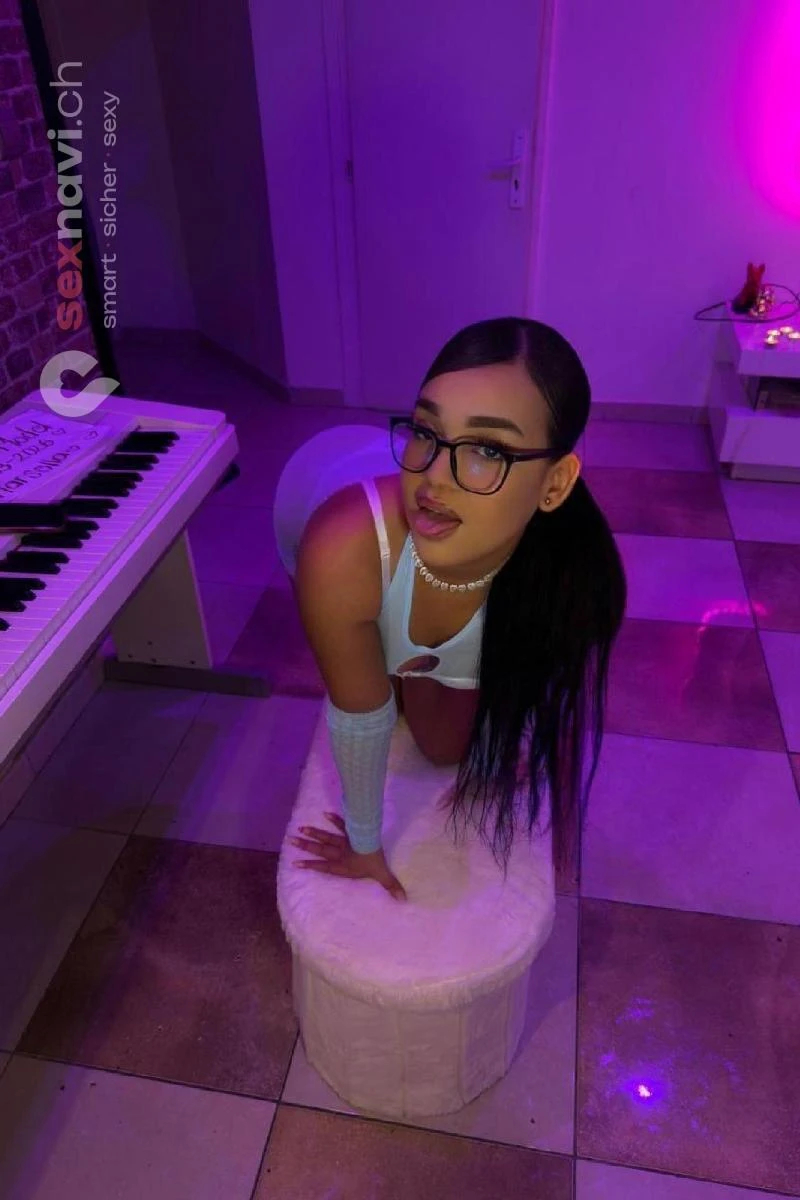 Lili TEEN LATINA TEEN COME IN MOUTH Bern Stadt, Biel/Bienne, Schweiz, Biel/Bienne - Grenchen, Solothurn