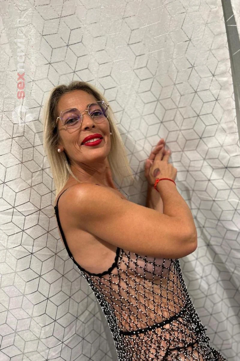 Dayana FRENCH COUGAR ANAL SEX CIM Waadt, Moutier, Schweiz, Neuchatel / Neuenburg, Fribourg / Freiburg