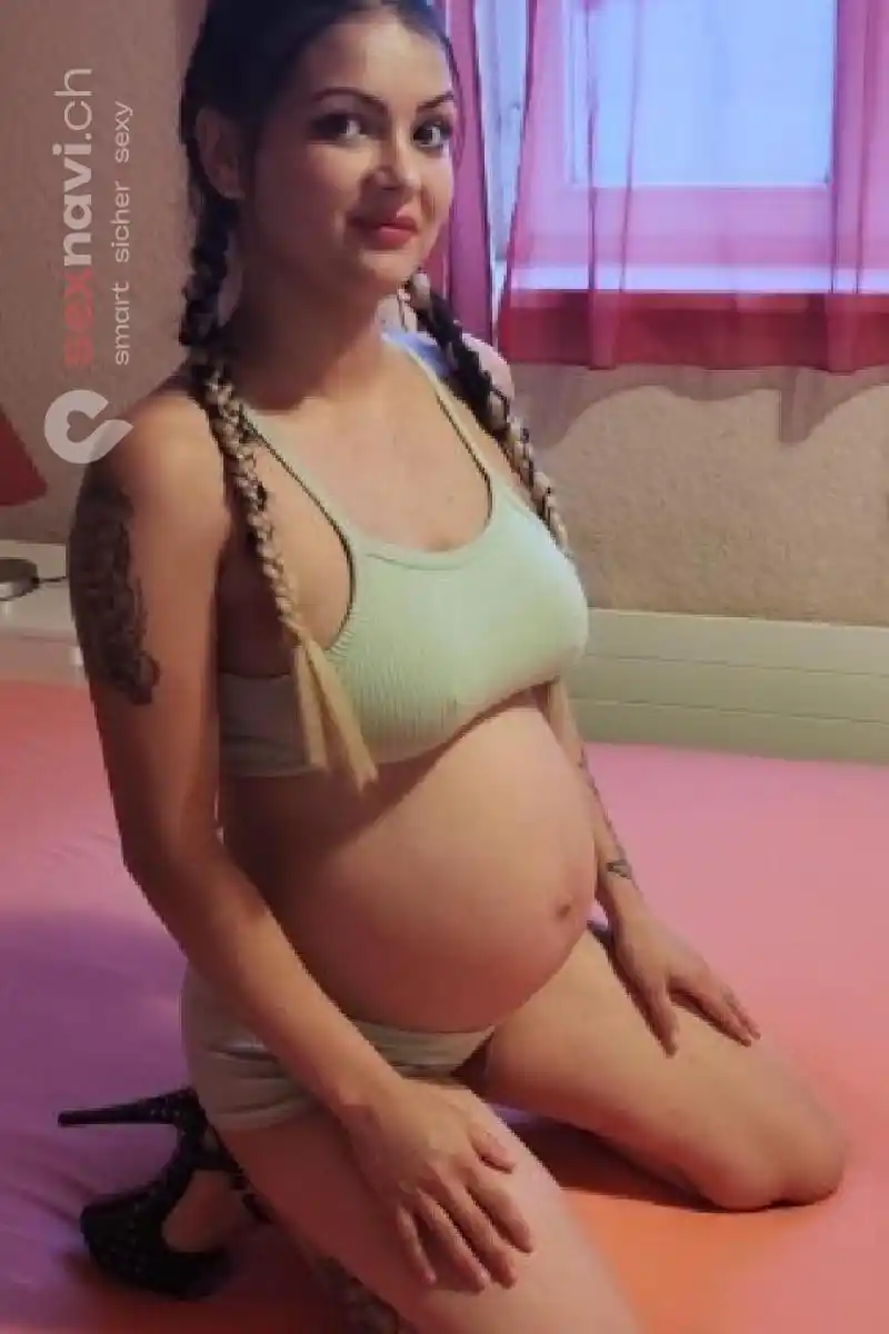 Schwangere Laura Super sexy nympho Teeny St.Gallen, Österreich, Thurgau, Schweiz, Müllheim Dorf