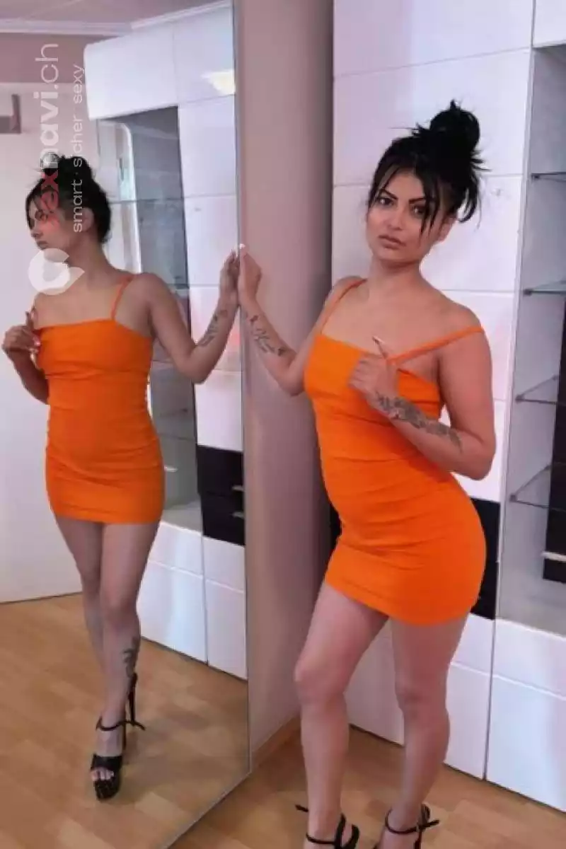 Schwangere Laura Super sexy nympho Teeny St.Gallen, Österreich, Thurgau, Schweiz, Müllheim Dorf