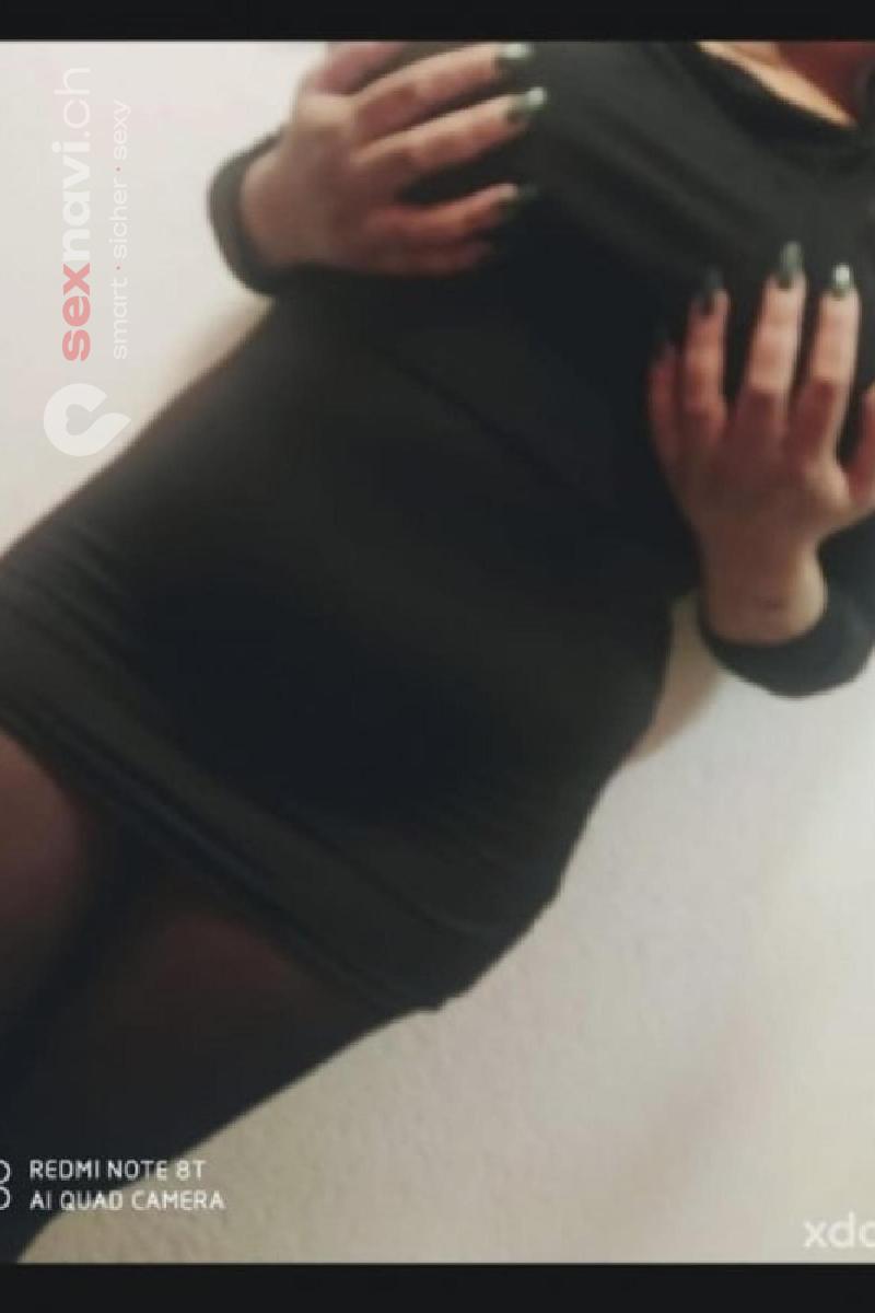 Sara Anwesend 19.11.25 Zürich Umgebung, Zürich, Zürich Stadt, Aargau, Schweiz