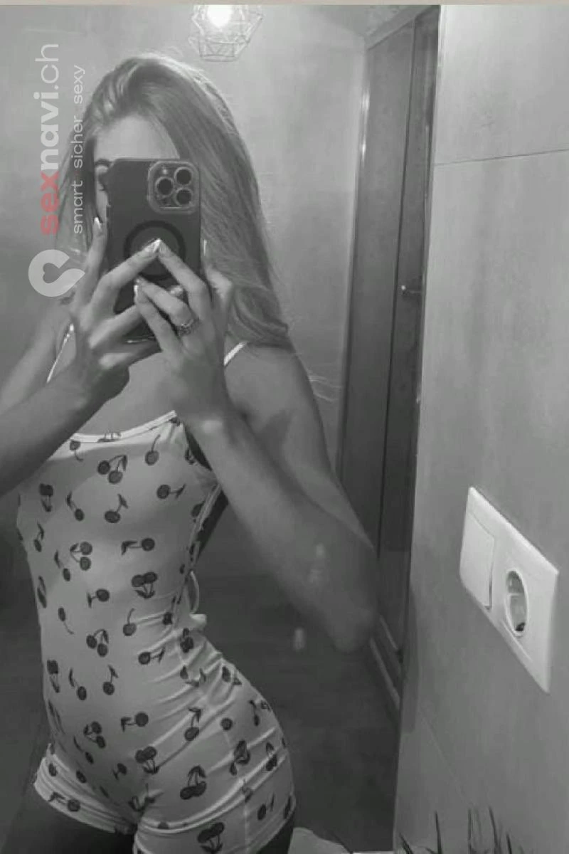 Chloe TEEN BLOND TEEN COME IN MOUTH Bern Stadt, Schweiz, Biel/Bienne - Grenchen, Solothurn, La Chaux-de-Fonds