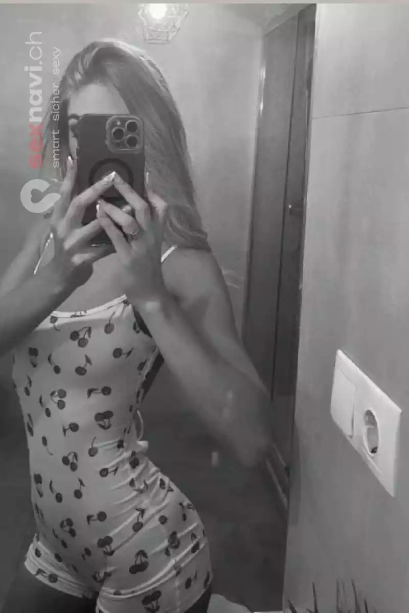 Chloe TEEN BLOND TEEN COME IN MOUTH Jura, Schweiz, Neuchatel / Neuenburg, Yverdon-les-Bains, Fribourg / Freiburg