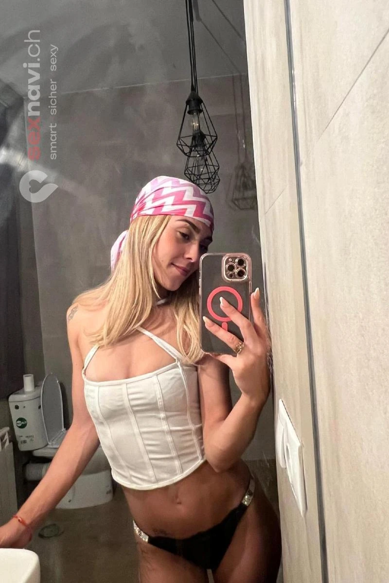 Chloe TEEN BLOND TEEN COME IN MOUTH Bern Stadt, Schweiz, Biel/Bienne - Grenchen, Solothurn, La Chaux-de-Fonds