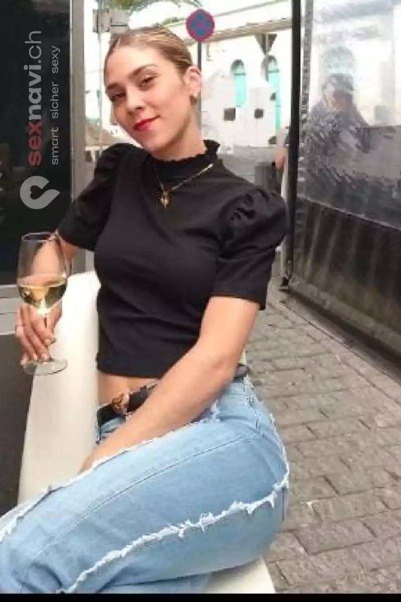 Chloe TEEN BLOND TEEN COME IN MOUTH Jura, Schweiz, Neuchatel / Neuenburg, Yverdon-les-Bains, Fribourg / Freiburg