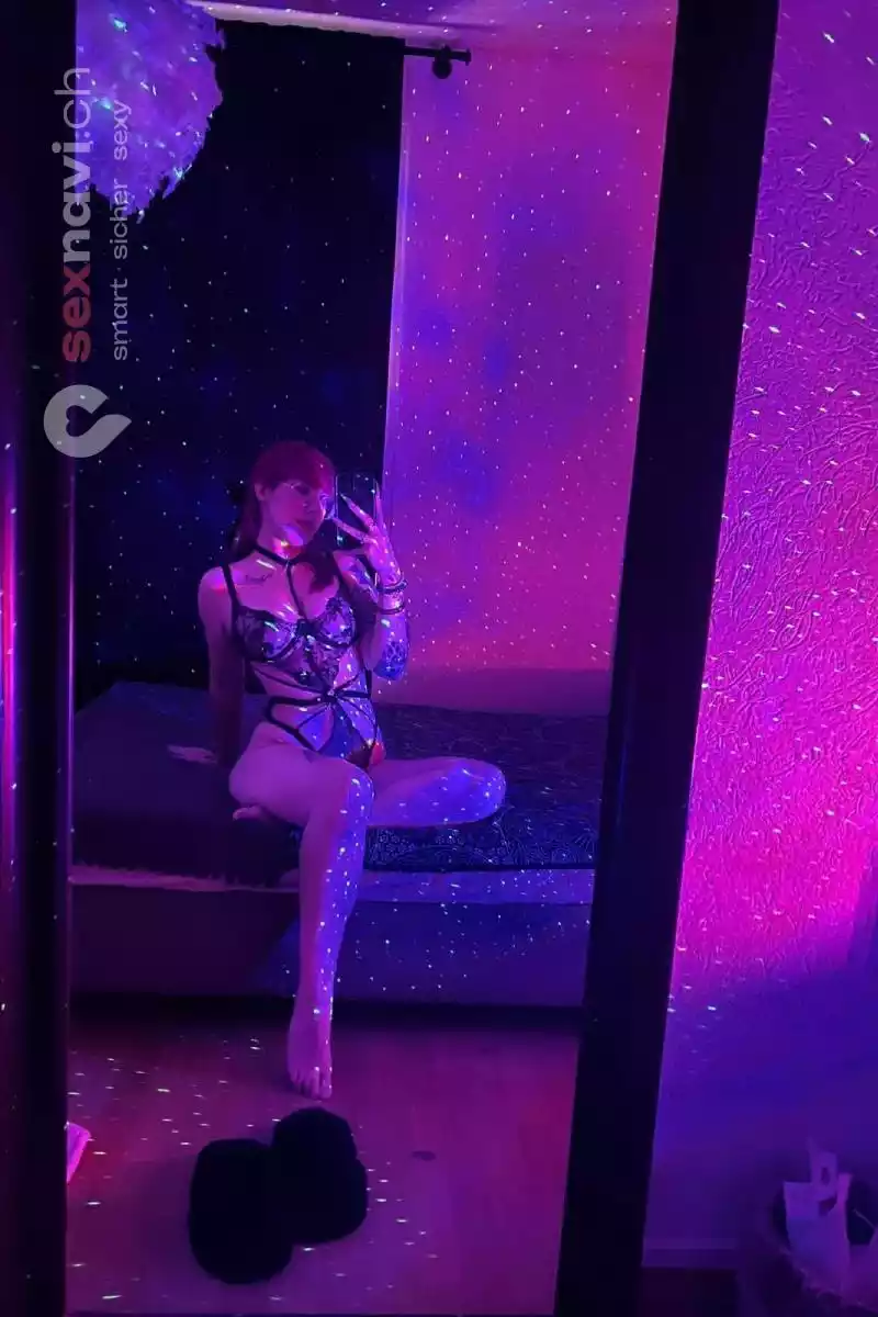 Rose TEEN TEEN COME IN MOUTH Jura, Schweiz, Neuchatel / Neuenburg, Yverdon-les-Bains, Fribourg / Freiburg