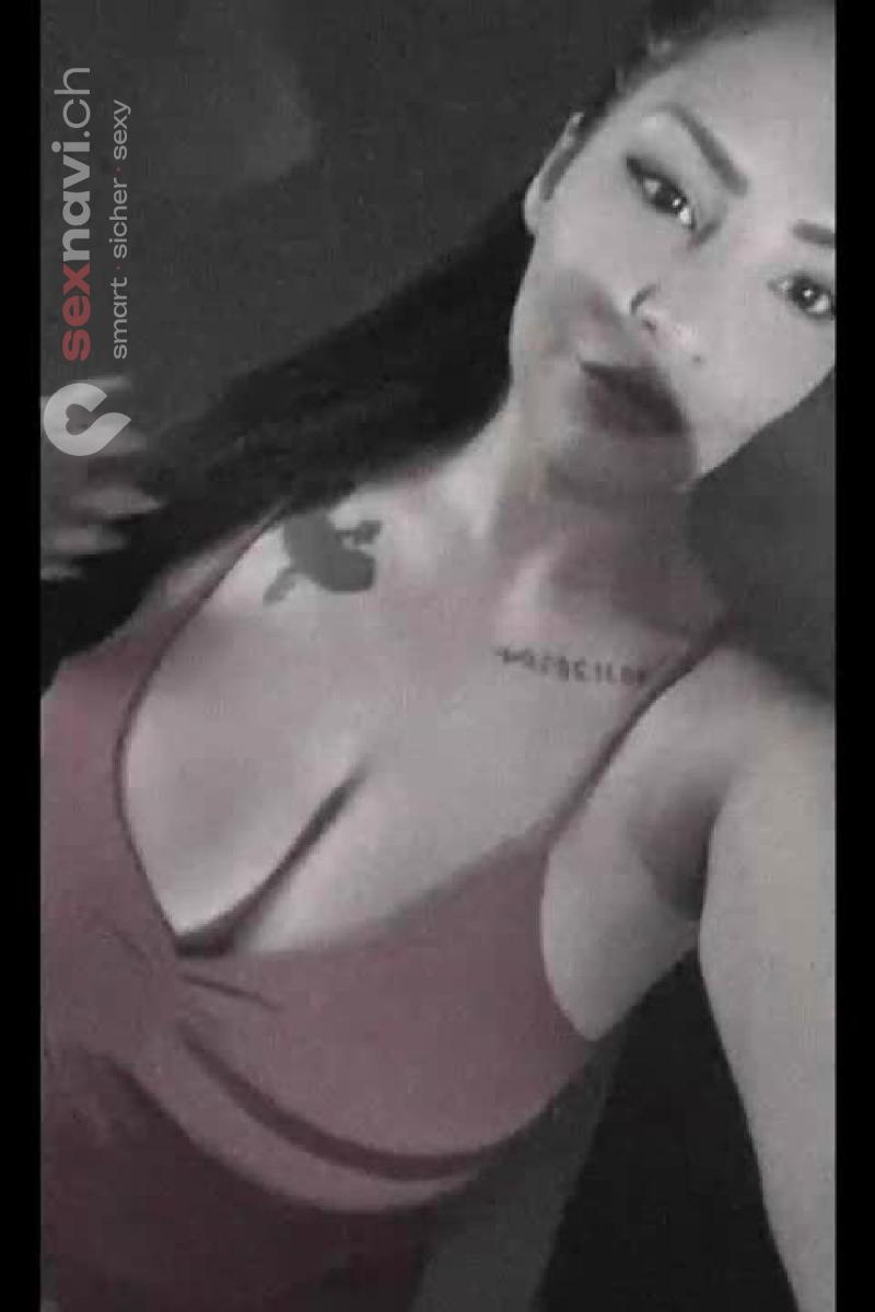 Irina CHUBBY CHUBBY COME IN MOUTH FACE Zungenanal (aktiv) Waadt, Schweiz, Neuchatel / Neuenburg, Yverdon-les-Bains, Fribourg / Freiburg