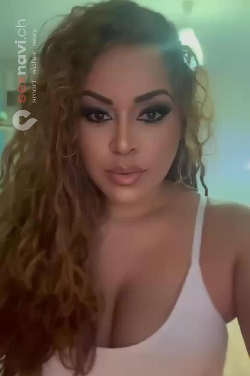 Noah BLOND LATINA COME IN FACE Eierlecken Jura, Schweiz, Neuchatel / Neuenburg, La Chaux-de-Fonds, Fribourg / Freiburg